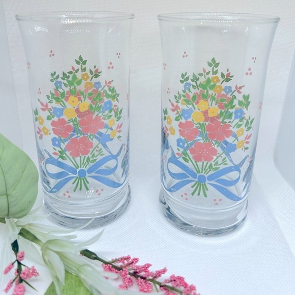 Gorgeous nostalgia set of 4 vintage LSTC 1988 drinking glasses- spring bouquet - Picture 4 of 7